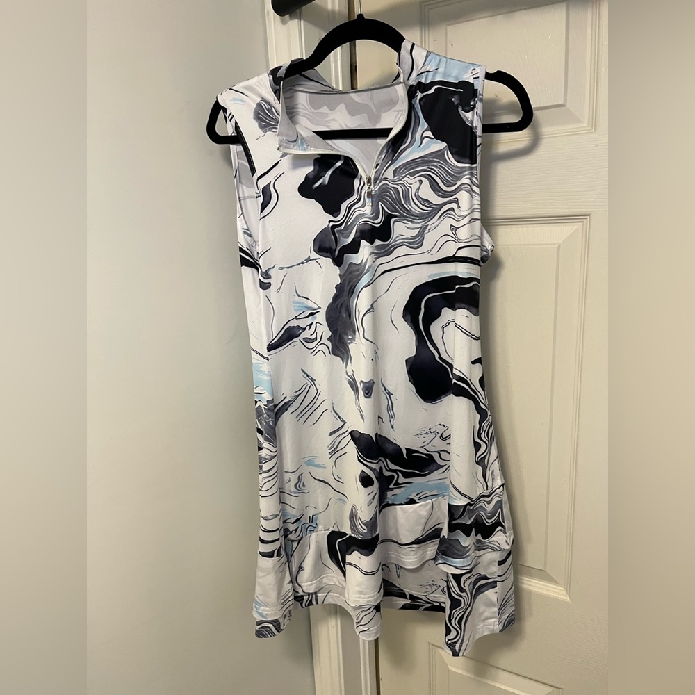 Abstract Black and White Sleeveless Dress